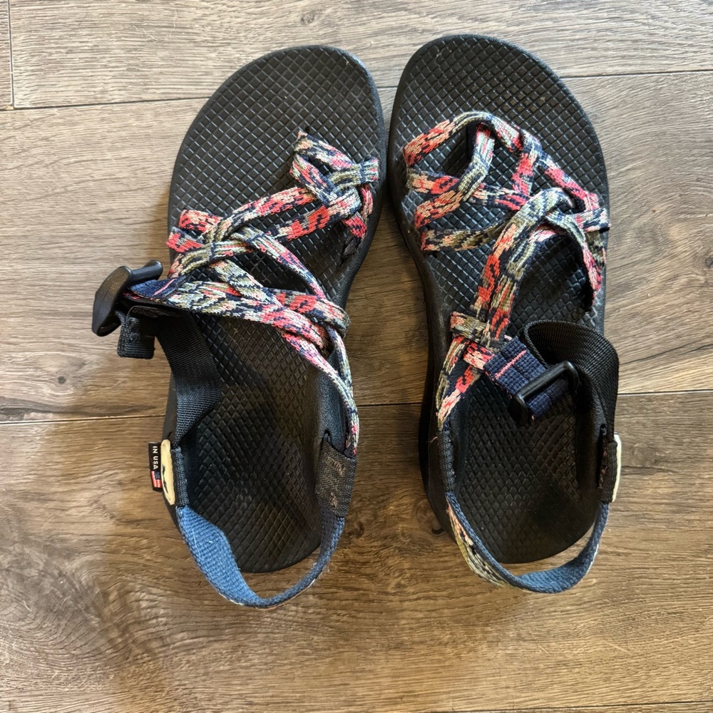 Chaco Women's Floral Size 6 Sandals